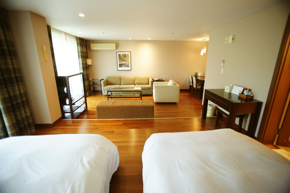 Lake Hills Jeju Resort Согвипхо Экстерьер фото
