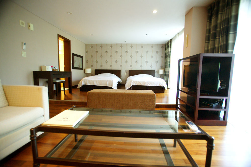 Lake Hills Jeju Resort Согвипхо Экстерьер фото