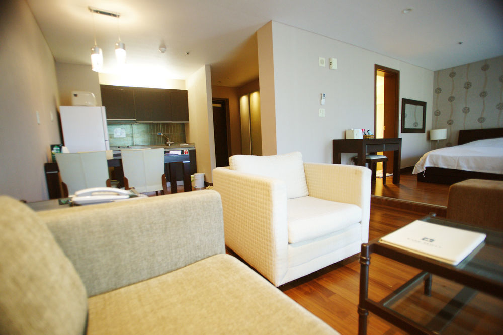 Lake Hills Jeju Resort Согвипхо Экстерьер фото