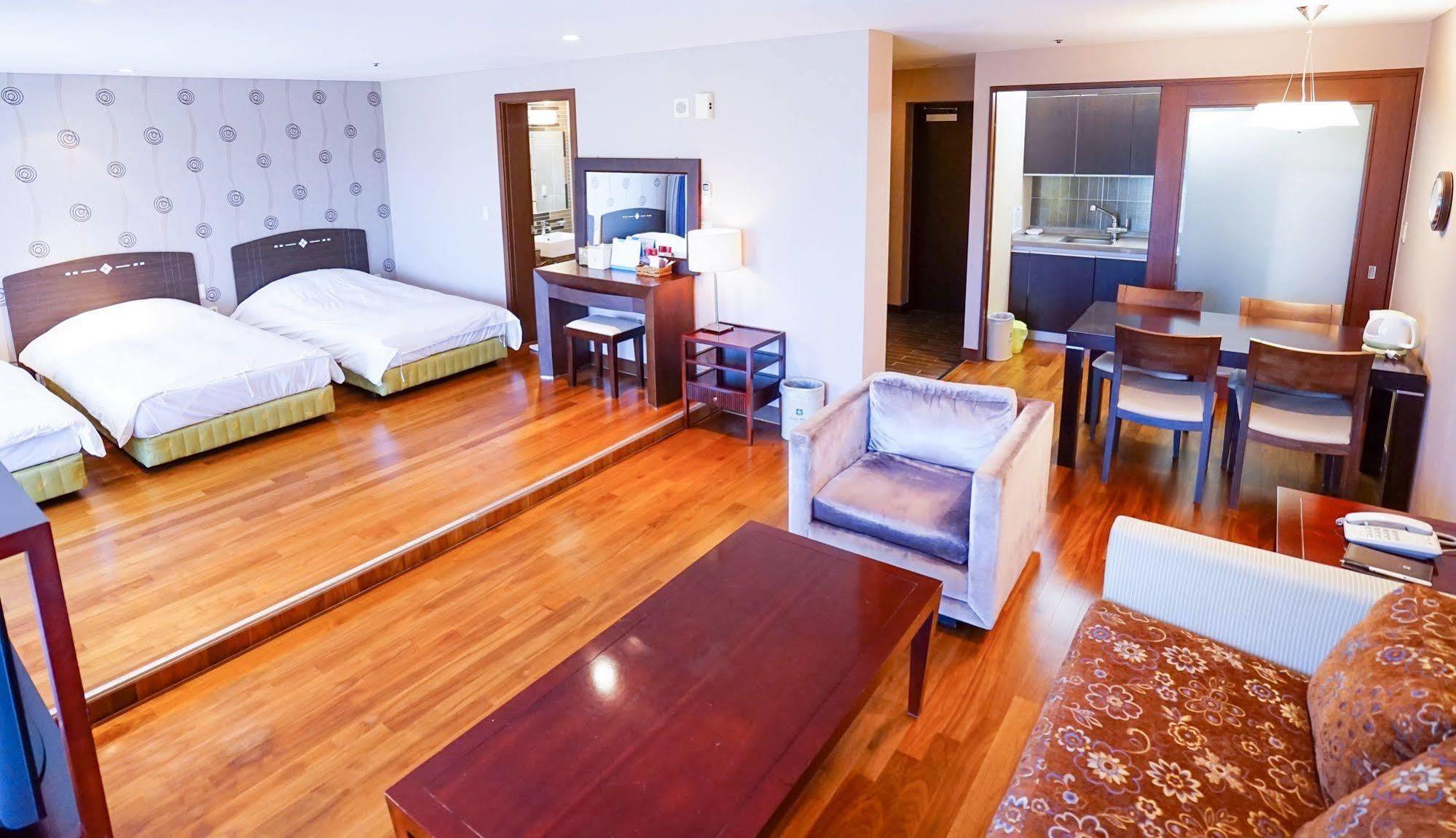 Lake Hills Jeju Resort Согвипхо Экстерьер фото