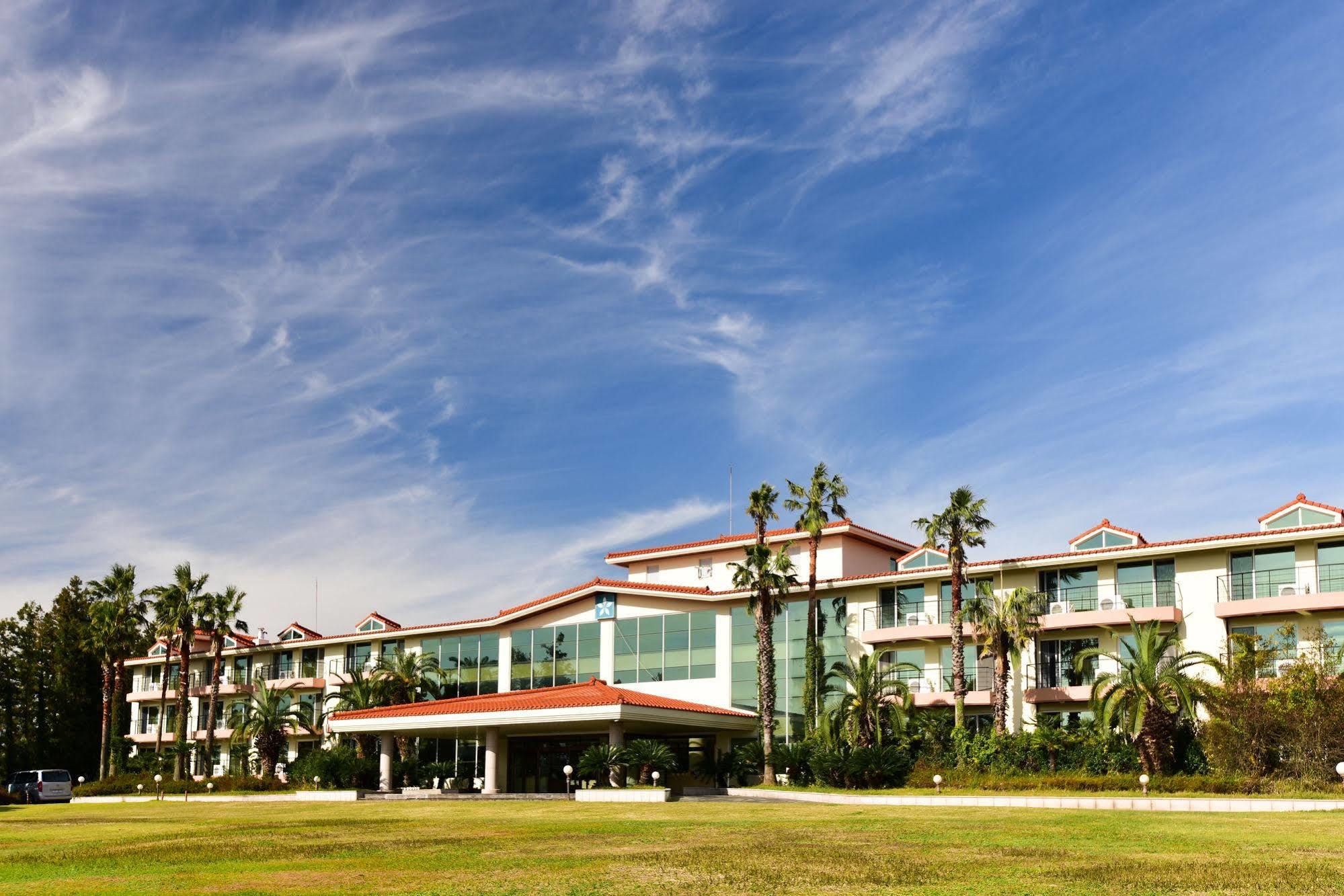 Lake Hills Jeju Resort Согвипхо Экстерьер фото